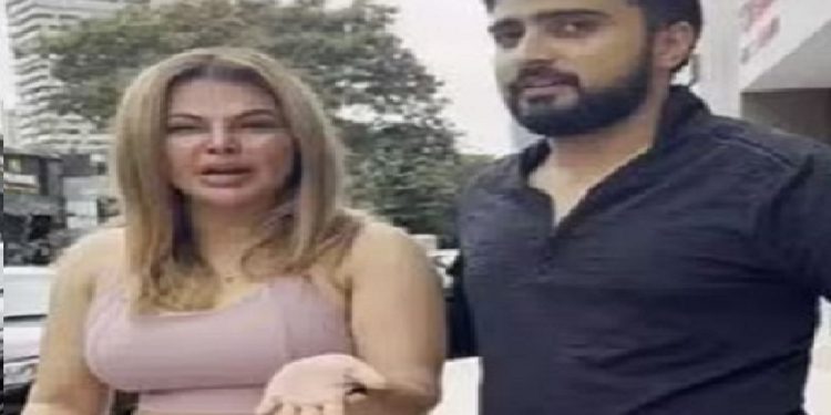 নগ্ন ভিডিও করা রাখির পেশা : আদিল