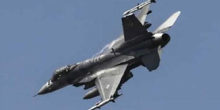 যুদ্ধবিমান বিধ্বস্ত হয়ে পাইলট নিহত