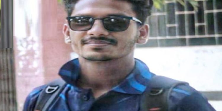 বাবার মরদেহ বাড়িতে রেখে এইচএসসি পরীক্ষা দিয়েছে ছেলে
