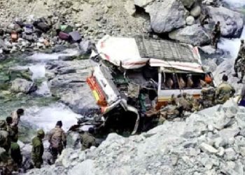 রাস্তা থেকে ছিটকে সেনাবাহিনীর গাড়ি নদীতে, নিহত ৯ সেনা