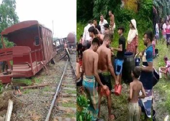 যশোরে ট্রেন লাইনচ্যুত, তেল সংগ্রহে হুমড়ি খেয়ে পড়েছে স্থানীয় মানুষ