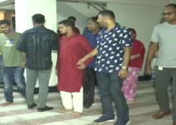 নুরুল হক নুরের বাসায় মধ্যরাতে ডিবি পুলিশের অভিযান