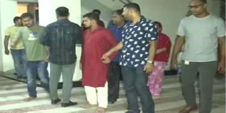 নুরুল হক নুরের বাসায় মধ্যরাতে ডিবি পুলিশের অভিযান