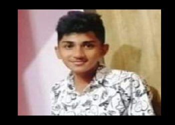 পড়তে বসতে বলায় মায়ের হিজাবে ফাঁস নিল ছেলে