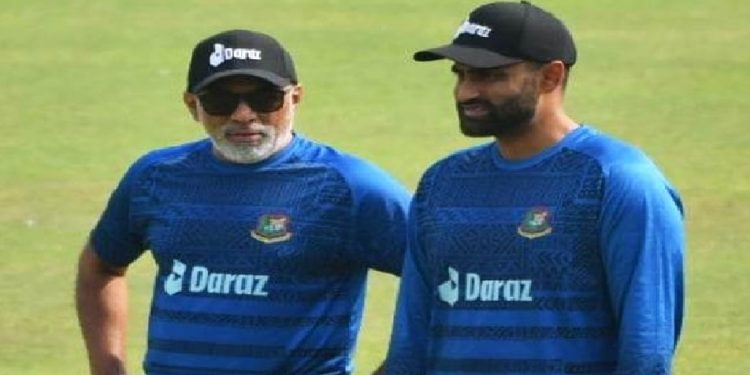 হাথুরুসিংহেকে অব্যাহতি দিয়ে তামিমকে দলে নিতে আইনি নোটিশ