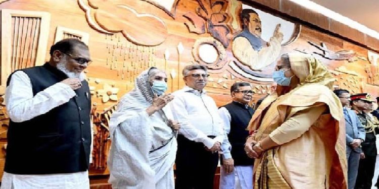 নিউ ইয়র্কের পথে লন্ডনে প্রধানমন্ত্রীর যাত্রাবিরতি