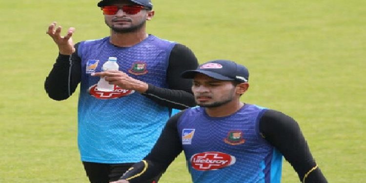মুশফিকের সঙ্গে ঢাকায় ফিরে এলেন সাকিব