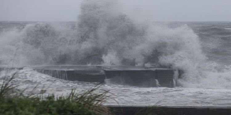 শক্তিশালী টাইফুন হাইকুই আঘাত হানতে যাচ্ছে তাইওয়ানে