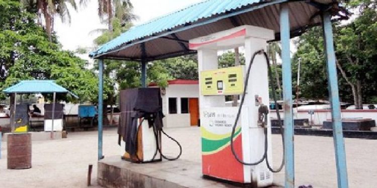 রবিবার থেকে পাম্পে জ্বালানি তেল সরবরাহ বন্ধ 