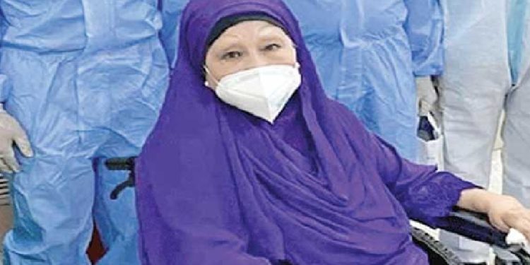 সিসিইউ থেকে কেবিনে আনা হলো খালেদা জিয়াকে