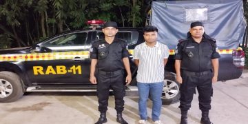 নোয়াখালীতে আগ্নেয়াস্ত্রসহ তরুণ গ্রেফতার