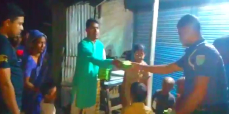 মধ্যরাতে বিরিয়ানির প্যাকেট নিয়ে হাজির গোলাপগঞ্জ মডেল থানার একদল পুলিশ!