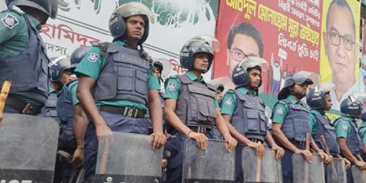 বিএনপির কেন্দ্রীয় কার্যালয়ের মূল ফটকে ঝুলছে তালা, পুলিশের সশস্ত্র অবস্থান