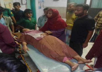 চাকরির বয়স সীমা ৩৫ বছর বৃদ্ধির দাবিতে নীলক্ষেতে অনশন