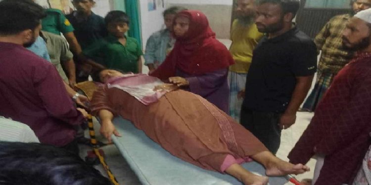 চাকরির বয়স সীমা ৩৫ বছর বৃদ্ধির দাবিতে নীলক্ষেতে অনশন