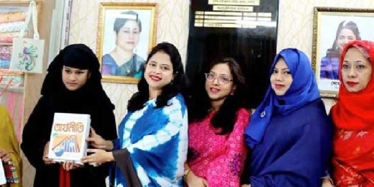 নাটোরে দরিদ্র শিক্ষার্থীর পাশে দাঁড়ালো পুনাক