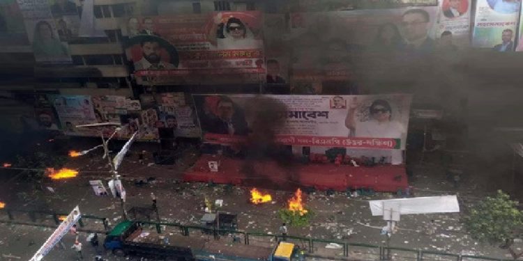 রণক্ষেত্র নয়াপল্টন, কাঁদানে গ্যাসে অসুস্থ মির্জা ফখরুল
