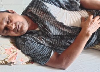 প্রেমের সম্পর্ককে কেন্দ্র করে প্রকাশ্য দিবালোকে সিনেমা স্টাইলে ব্যবসায়ীর উপর হামলা