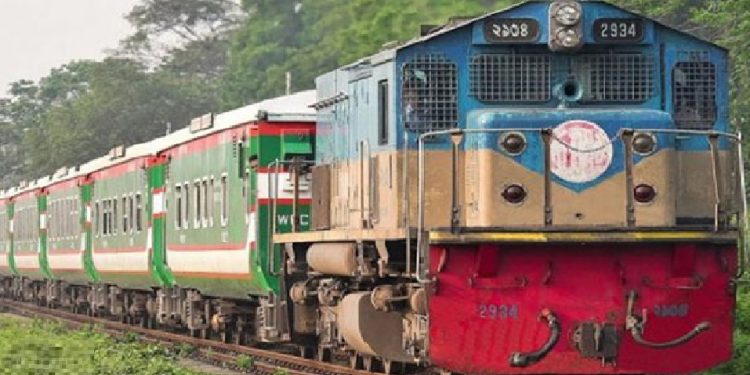 টঙ্গী এলকায় দুই ট্রেনের মাঝে পড়ে এক দিনমজুরের মৃত্যু