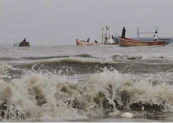 ৩০০ জেলেসহ মাছ ধরার ২০টি ট্রলার নিখোঁজ