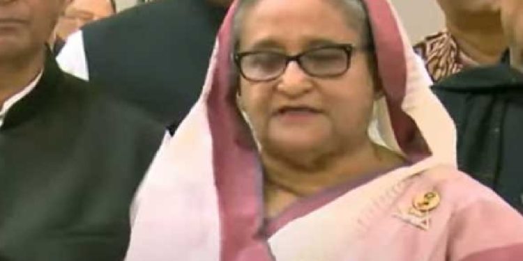 আসন্ন দ্বাদশ জাতীয় সংসদ নির্বাচনের মনোনয়ন ফরম কিনলেন শেখ হাসিনা
