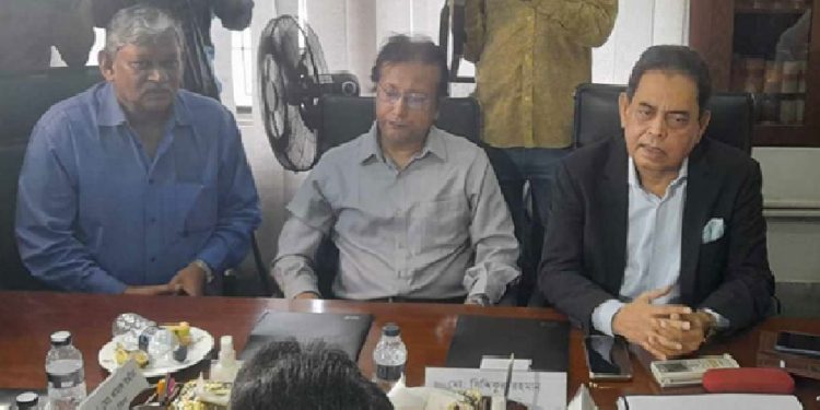 পোশাক শ্রমিকদের ন্যূনতম মজুরি সাড়ে ১২ হাজার টাকা