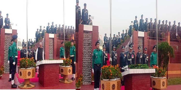 রাজারবাগ স্মৃতিসৌধে বীর শহীদদের প্রতি স্বরাষ্ট্রমন্ত্রী ও আইজিপির শ্রদ্ধা