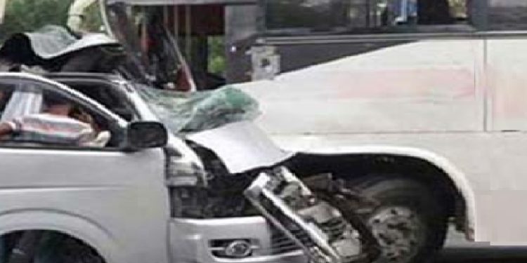 বাস ও মাইক্রোবাস মুখোমুখি সংঘর্ষে আহত-৫