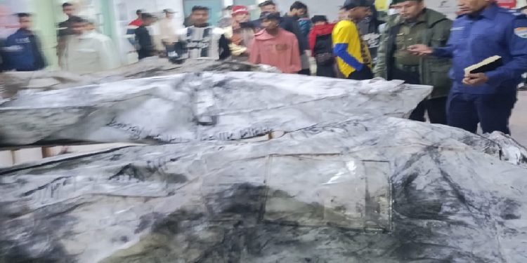 তেজগাঁও রেল দুর্ঘটনায় মা শিশুর লাশ হস্তান্তর