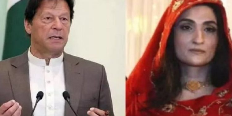 ইমরান খানের স্ত্রী বুশরা খান নিজে নির্বাচনে অংশ নেবেন না