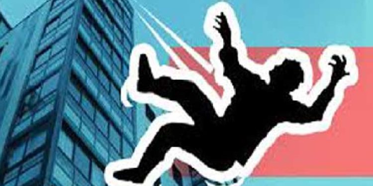 নির্মাণাধীন পাঁচতলা ভবন থেকে নিহত- ১,আহত- ১