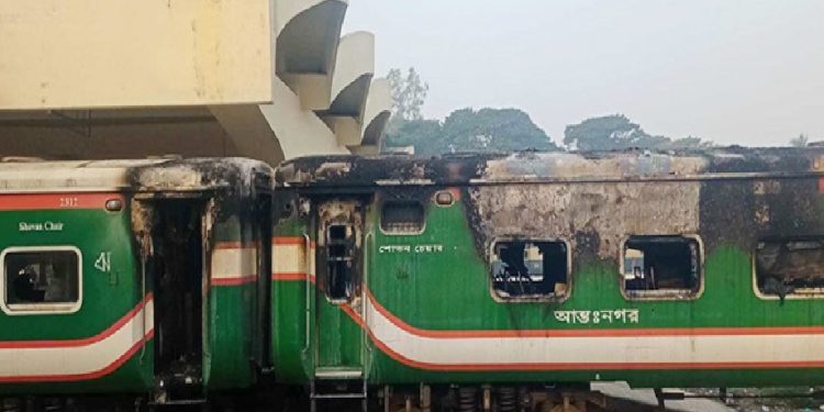 নাশকতা এড়াতে ও ঝুঁকিপূর্ণ বিবেচনায় দেশের বিভিন্ন স্থানে ট্রেন বন্ধ