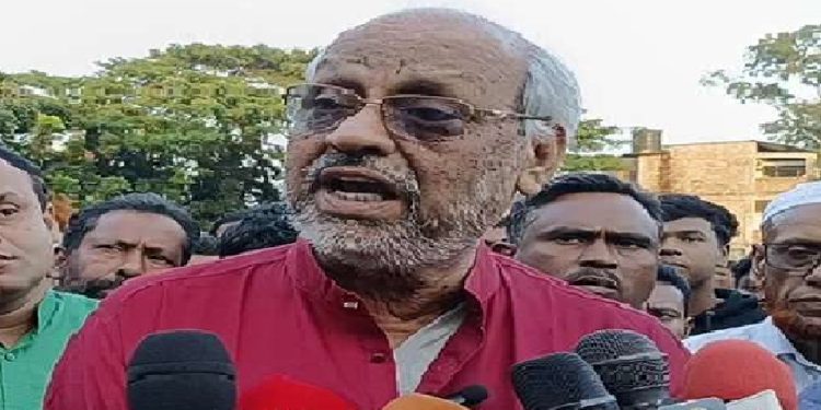 দলের মহাসচিবকে হাইকোর্ট থেকে জামিন দেয় না, আর বিএনপি বসে বসে আঙুল চুষে: আখতারুজ্জামান