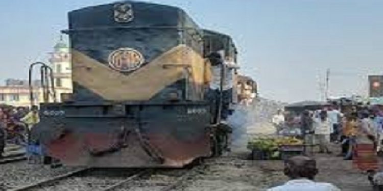 শ্যামপুরে জুরাইন রেলগেট এলাকায় ট্রেনের ধাক্কায় এক যুবক নিহত