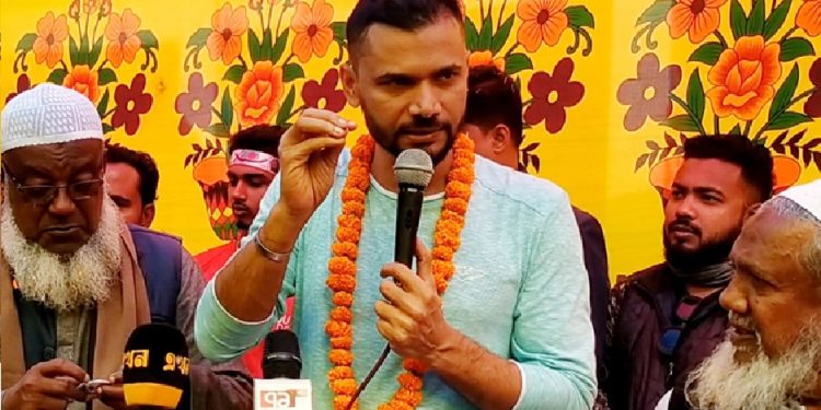 হাঁটুর ইনজুরির কারণে দেরিতে প্রচারণায় নেমেছেন মাশরাফি বিন মুর্তজা