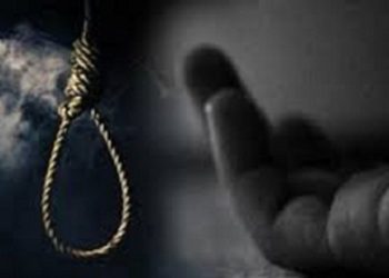 চাকরির খোঁজে ঢাকায় এসে এক কিশোরীর গলায় ফাঁস দিয়ে আত্মহত্যা