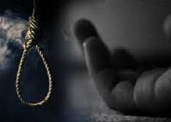 ব্যবসায় লসে পরে এক ব্যাবসায়ীর গলায় ফাঁস দিয়ে আত্মহত্যা