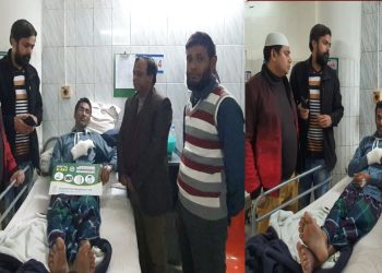 ২৮শে অক্টোবর আহত জাসাস বোয়ালমারী উপজেলার সভাপতিকে হাসপাতালে দেখতে কেন্দ্রীয় ও মহানগরের জাসাস নেতারা