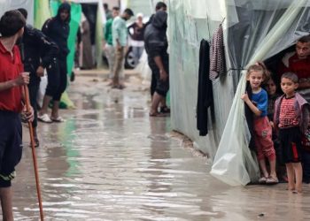 ভারী বর্ষণে প্লাবিত ফিলিস্তিনিদের আশ্রয় শিবির