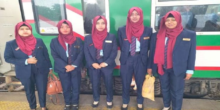 এবার বিমানের মতো যাত্রীসেবা আসতে যাচ্ছে ট্রেনবালা