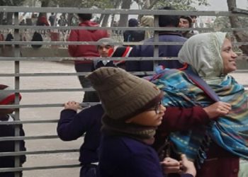 কুয়াশা, ঠান্ডা আর হিমেল হাওয়ার প্রভাবে বিপর্যস্ত ঢাকাবাসী জনজীবন