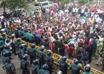 বিএনপির কালো পতাকা মিছিলে পুলিশের বাধা