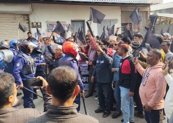 পটুয়াখালীতে বিএনপির কালো পতাকা মিছিলে পুলিশের লাঠি চার্জ আহত -১৫