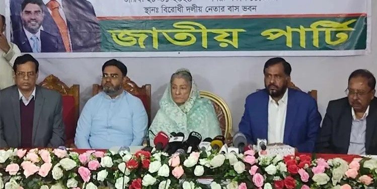 জাতীয় পার্টি থেকে জি এম কাদের ও চুন্নুকে ‘অব্যাহতি’ দিয়ে দা‌য়িত্ব নিলেন রওশন