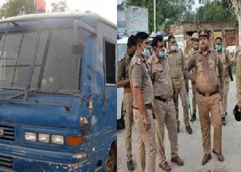 সিনেমার দৃশ্যর মতই স্কুটিতে করে প্রিজনভ্যান থেকে স্বামীকে ছিনিয়ে নিয়ে পালালেন স্ত্রী