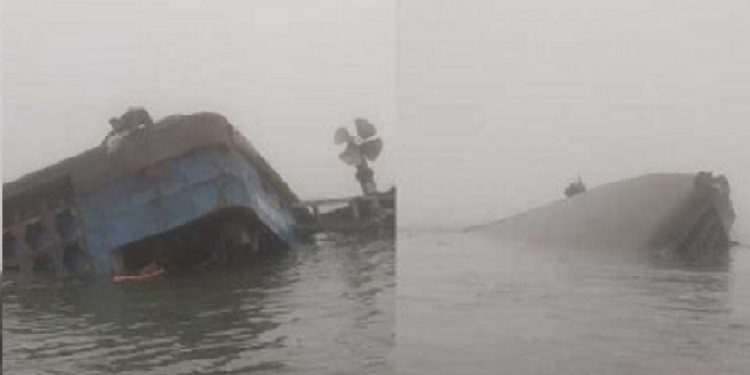 পাটুরিয়া-দৌলতদিয়া নৌপথে রজনীগন্ধা নামে ফেরি ডুবি, নিখোঁজ- ১