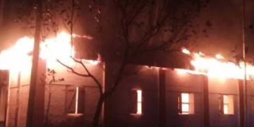 ভোট কেন্দ্রে আগুন, নৈশ্য প্রহরী-দপ্তরি আটক