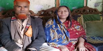 জন্মদাতা বৃদ্ধ পিতা মাতাকে ঘর থেকে বের করে দিলো সন্তান