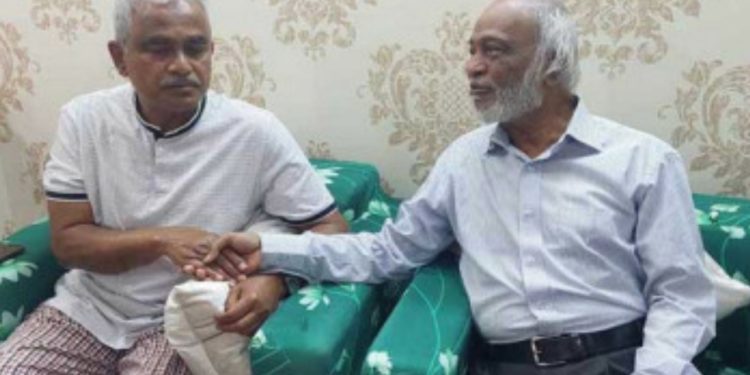 কারামুক্ত মোয়াজ্জেম হোসেন আলালকে দেখতে গেলেন আবদুল মঈন খান