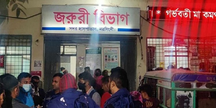 নরসিংদীতে র্যাবের তিন সদস্যকে কুপিয়ে আসামি ছিনতাই